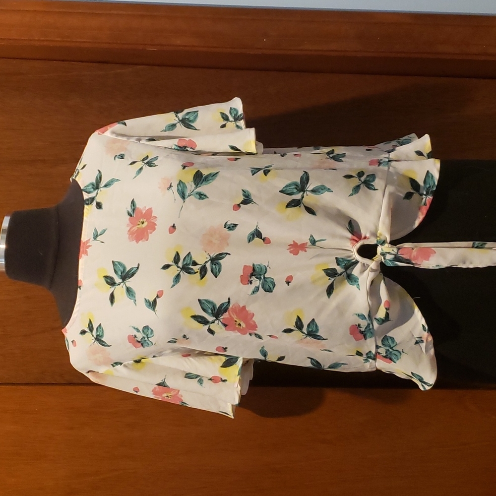 Floral tie front short sleeve shirt